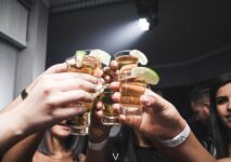 Alkoholizm wśród nastolatków. Jakie są przyczyny i skutki picia u młodzieży?